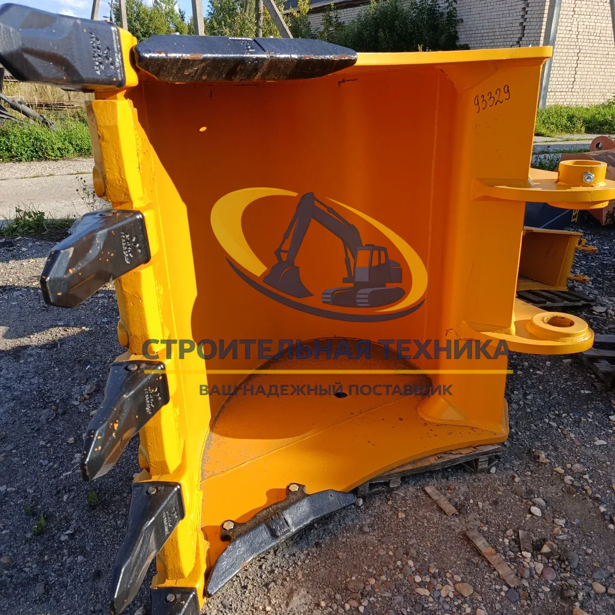 ST31052 — Ковш усиленный для Hyundai R320 (1,6м3) ширина 1500мм (1U3452RC- 5 шт;112-2489 - 2шт, МЗ-4шт) (ST)